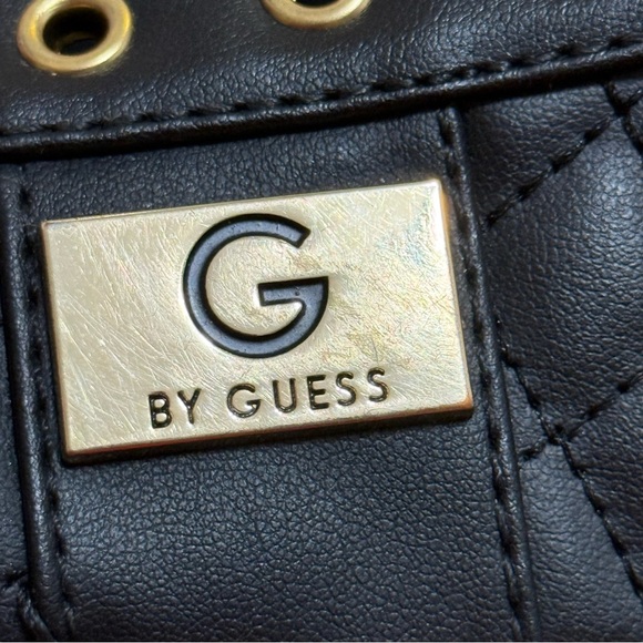 G by Guess GGBACKER2 Women’s Black with Gold Logo Accents Size 7.5M - Picture 2 of 11